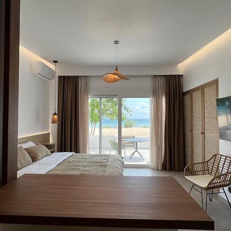 Penthouse & Apartments By The Sea Airport Airstay Artemida  Bagian luar foto