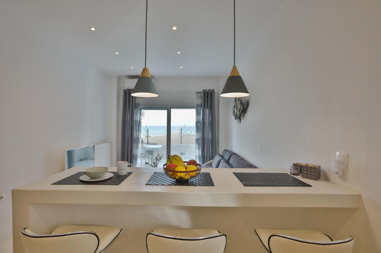 Penthouse & Apartments By The Sea Airport Airstay Artemida  Bagian luar foto