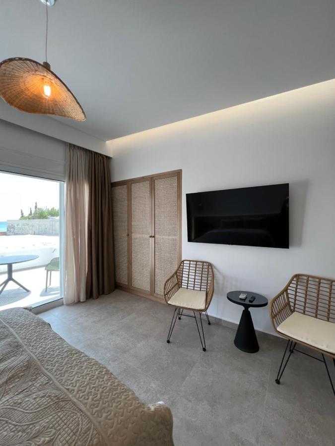 Penthouse & Apartments By The Sea Airport Airstay Artemida  Bagian luar foto