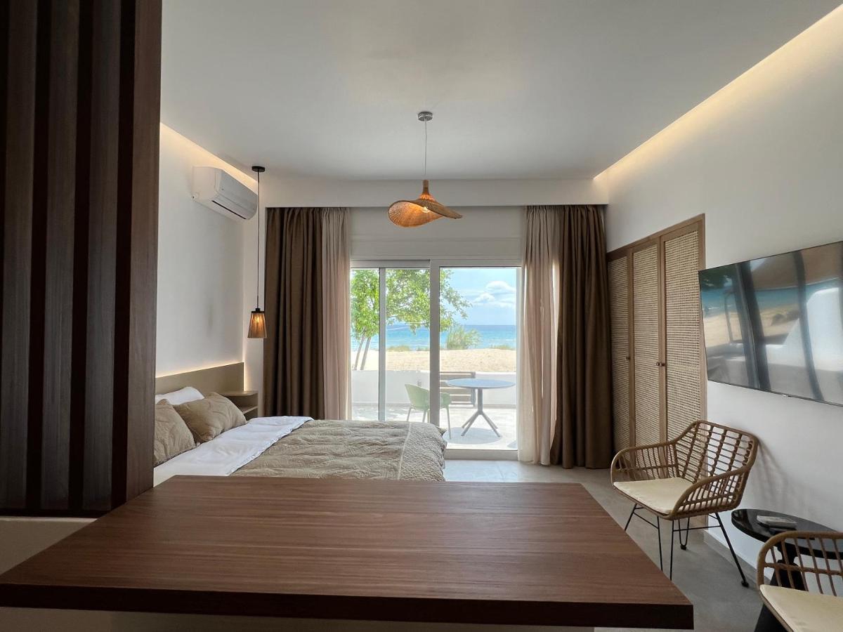 Penthouse & Apartments By The Sea Airport Airstay Artemida  Bagian luar foto